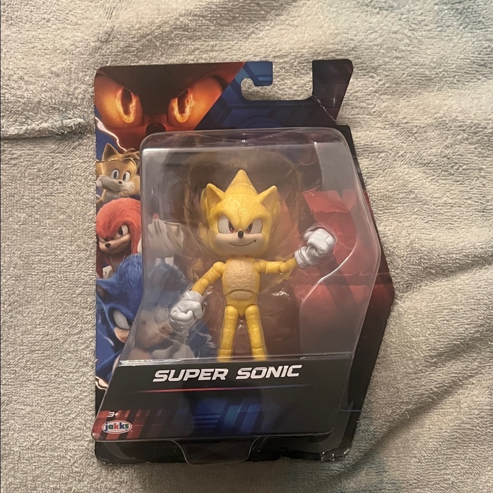 Super Sonic Collectible Figure